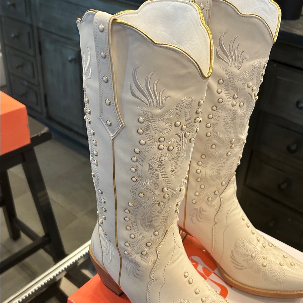 Agodor Embroidered, Pearl ,Cowboy Women’s Boots - Picture 10 of 15